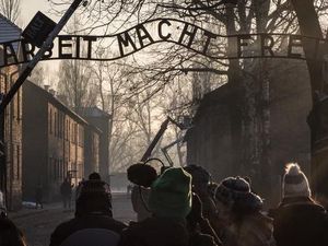 Peringatan Auschwitz: Pidato Saja Tak Cukup Hentikan Penyebaran Kebencian