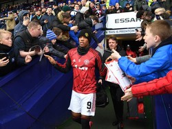 MU Menang Besar, Fan Tetap Protes Tuntut Woodward dan Glazer Mundur