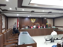 Terbukti Miliki Senpi Ilegal, Habil Marati Divonis 1 Tahun Penjara