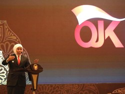 Khofifah Minta OJK Lindungi Masyarakat Agar Tak Terbujuk Investasi Bodong