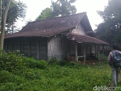 Mengintip Rumah Sukiyah, Perempuan yang Ditemukan Berambut Gimbal-Berkecoak