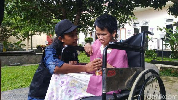 Menengok Sukiyah Usai Rambut Gimbalnya Dipotong