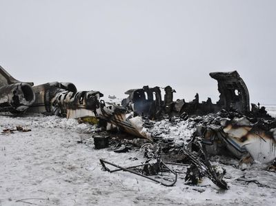 Potret Pesawat Jatuh dan Terbakar yang Diklaim Taliban Milik AS
