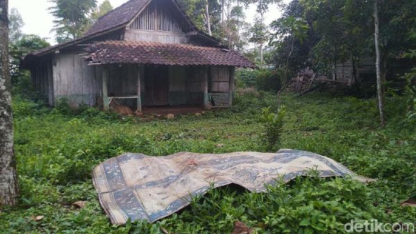 Mengintip Rumah Tempat Sukiyah Hidup Sebatang Kara