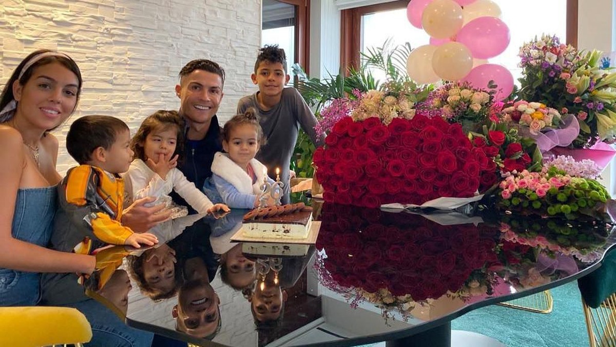 Georgina Rodriguez menyebut Cristiano Ronaldo sebagai suami. (Instagram Cristiano Ronaldo)