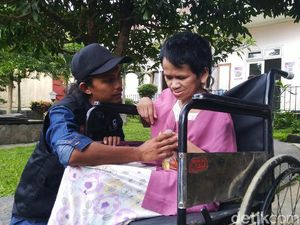 Menengok Sukiyah Usai Rambut Gimbalnya yang Dihuni Tikus Dipotong Menengok Sukiyah Usai Rambut Gimbalnya yang Dihuni Tikus Dipotong
