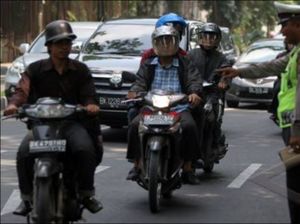Kenapa Lampu Motor Wajib Menyala di Siang Hari? Ini Penjelasan Polisi Kenapa Lampu Motor Wajib Menyala di Siang Hari? Ini Penjelasan Polisi