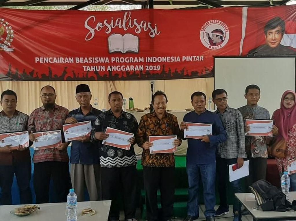Ketemu Rakyat, PDIP Surabaya Sosialisasi Program Indonesia Pintar