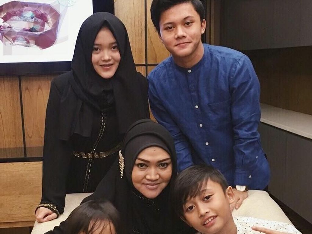 Ada Tabung Oksigen Dipamerkan Jelang Pengumuman Hasil Autopsi Lina Ada Tabung Oksigen Dipamerkan Jelang Pengumuman Hasil Autopsi Lina
