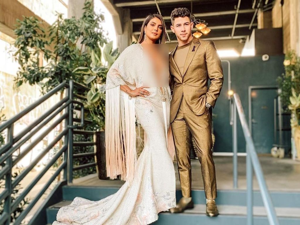 Terpopuler Sepekan: Gaun Priyanka Chopra Dinyinyirin Karena Terlalu Seksi Terpopuler Sepekan: Gaun Priyanka Chopra Dinyinyirin Karena Terlalu Seksi