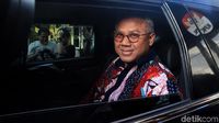 Senyum Arief Budiman Usai Diperiksa KPK
