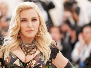 Puting Madonna Dihapus, Tapi Instagram Izinkan Foto Telanjang Bersyarat