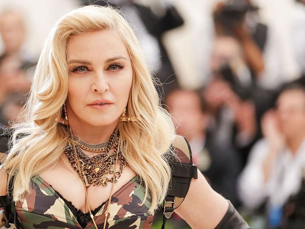 Puting Madonna Dihapus, Tapi Instagram Izinkan Foto Telanjang Bersyarat Puting Madonna Dihapus, Tapi Instagram Izinkan Foto Telanjang Bersyarat