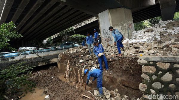 Antisipasi Banjir, Tanggul Latuharhary Diperkuat