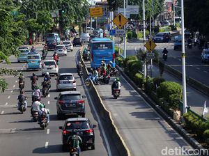 Ditilang, Pemotor Pelat Merah di Busway Cengkareng Seorang PNS di Kementerian