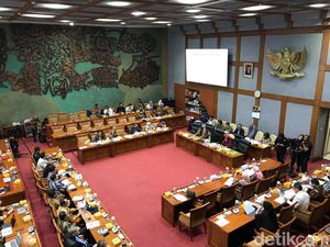 Mendikbud Nadiem Alokasikan Ratusan Miliar untuk Sensus Sekolah Rawan Roboh