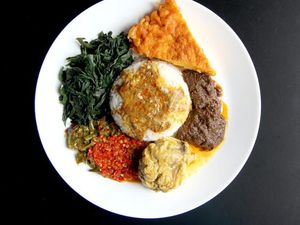 8 Rekomendasi Nasi Padang Enak di Jakarta yang Gurih, Pedas, Berempah