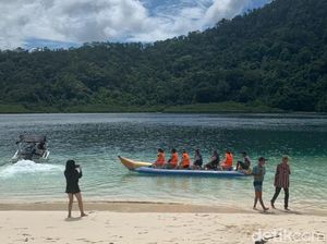 Ditolak di Bukittinggi, Turis China Main Air di Kawasan Mandeh Sumbar