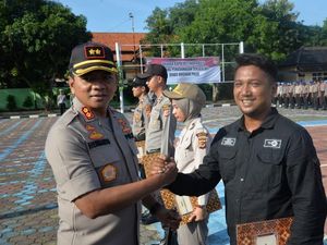 Amankan Pelaku Tabrak Lari, Jurnalis TVRI Indramayu Diganjar Penghargaan