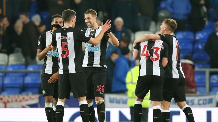 Newcastle United LIVERPOOL, ENGLAND - JANUARY 21: Florian Lejeune of Newcastle United celebrates with Fabian Schar after scoring his teams second goal during the Premier League match between Everton FC and Newcastle United at Goodison Park on January 21, 2020 in Liverpool, United Kingdom. (Photo by Alex Livesey/Getty Images)