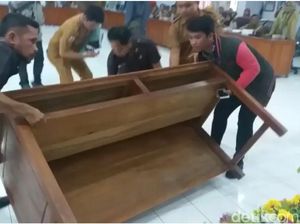 Rapat Ricuh, Wakil Ketua DPRD Majene Banting Meja