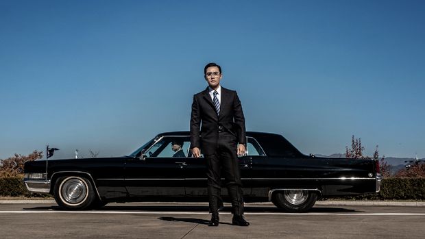 Review Film: The Man Standing Next