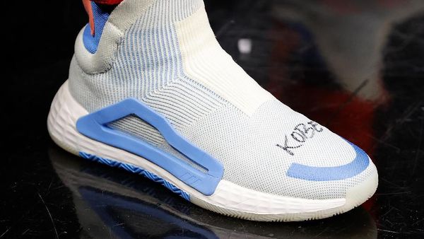 Sneakers Spesial untuk Kobe Bryant