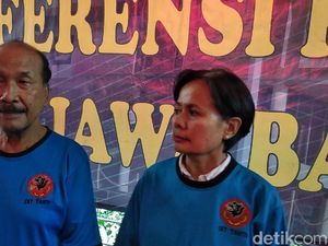 Biasa Berseragam Bak Militer, Dedengkot Sunda Empire Kini Bersandal Jepit Biasa Berseragam Bak Militer, Dedengkot Sunda Empire Kini Bersandal Jepit