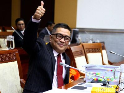 Salam Jempol Helmy Yahya Saat Penuhi Panggilan Komisi I DPR