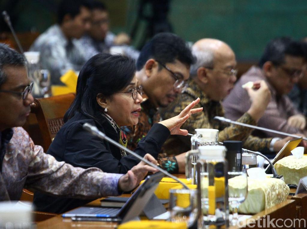 Sri Mulyani Lanjut Rapat Bahas Ekonomi 2020 di DPR Sri Mulyani Lanjut Rapat Bahas Ekonomi 2020 di DPR