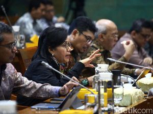 Sri Mulyani Lanjut Rapat Bahas Ekonomi 2020 di DPR Sri Mulyani Lanjut Rapat Bahas Ekonomi 2020 di DPR