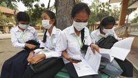 Cegah Virus Corona, Siswa Sekolah di Kamboja Pakai Masker