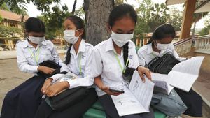 Cegah Virus Corona, Siswa Sekolah di Kamboja Pakai Masker