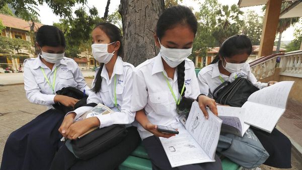 Cegah Virus Corona, Siswa Sekolah di Kamboja Pakai Masker