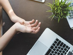 Jangan Sepelekan Pergelangan Tangan Nyeri Saat Bekerja