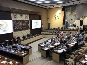 Komisi II DPR Raker Bersama Mensesneg Bahas Aset Negara