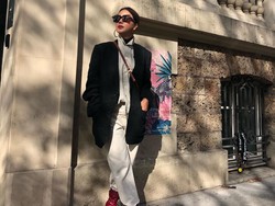 Pamer Foto Bikini, Penampilan Artis 50 Tahun Bikin Penggemar Takjub