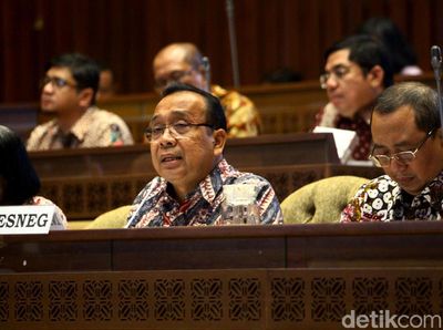 Mensesneg Bahas Aset Negara Bersama Komisi II DPR