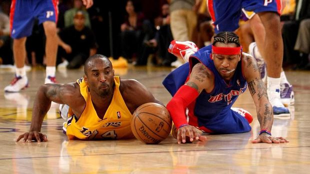 Allen Iverson dan Kobe Bryant sempat jadi rival di NBA.