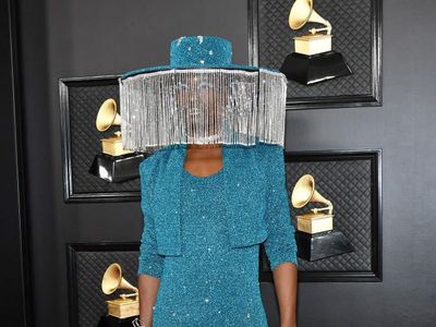 Foto: Penampilan Billy Porter Pakai Topi Canggih Bertirai Terbuka Otomatis