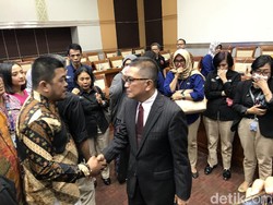 Tangis Pegawai TVRI Pecah Usai Helmy Yahya Rapat Bareng Komisi I DPR