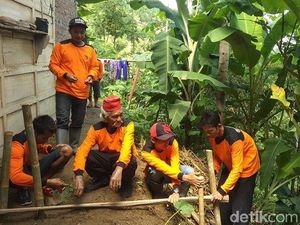 Pantau Lokasi Rawan Longsor, Warga Magelang Pasang EWS dari Bambu-Kayu Pantau Lokasi Rawan Longsor, Warga Magelang Pasang EWS dari Bambu-Kayu
