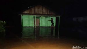 Potret Banjir yang Merendam Tapteng Tadi Malam