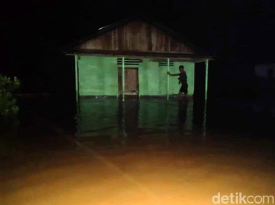 Potret Banjir yang Merendam Tapteng Tadi Malam