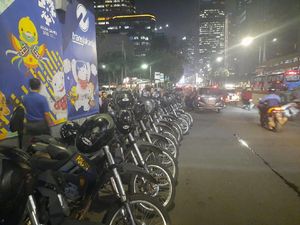 Ada Massa Aksi Konvoi di Sarinah-Thamrin, Dibubarkan Polisi Ada Massa Aksi Konvoi di Sarinah-Thamrin, Dibubarkan Polisi