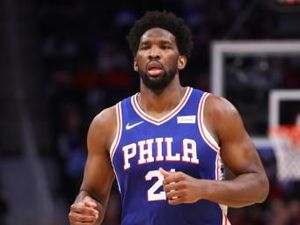 Kenakan Nomor 24 demi Kobe Bryant, Embiid Bawa Sixers Kalahkan Warriors Kenakan Nomor 24 demi Kobe Bryant, Embiid Bawa Sixers Kalahkan Warriors