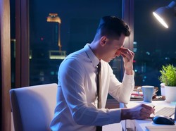 Daftar Penyakit yang Mengintai Orang Sering Lembur