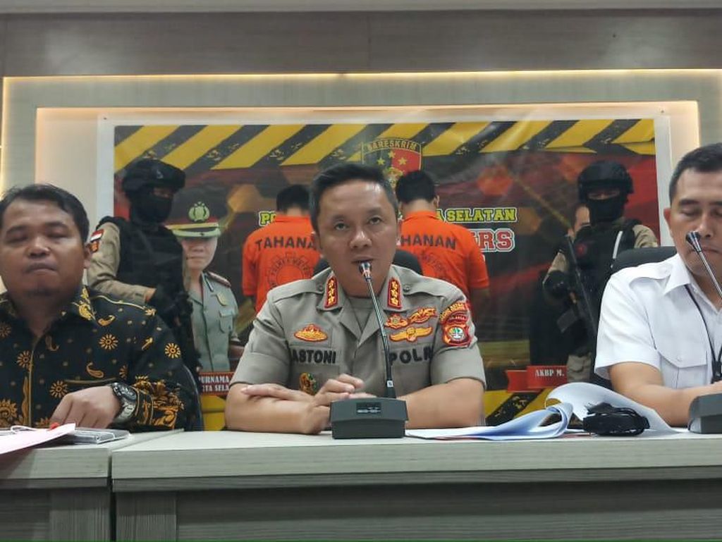 ABG Korban Prostitusi di Kalibata City Dicekoki Miras Bila Menolak Layani Tamu ABG Korban Prostitusi di Kalibata City Dicekoki Miras Bila Menolak Layani Tamu