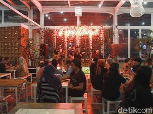 Sensasi Bersantap Romantis di Kafe Beratapkan Langit Sensasi Bersantap Romantis di Kafe Beratapkan Langit