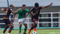 Bertanding di Stadion Pakansari, Cibinong, Rabu (19/1/2020) sore WIB, Lalenok tampil agresif di awal-awal laga.